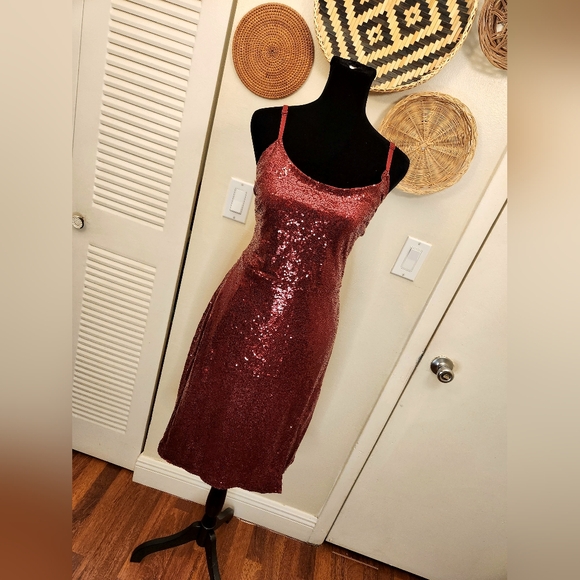 Red Sequin Mini Dress With Side Split - Picture 2 of 10
